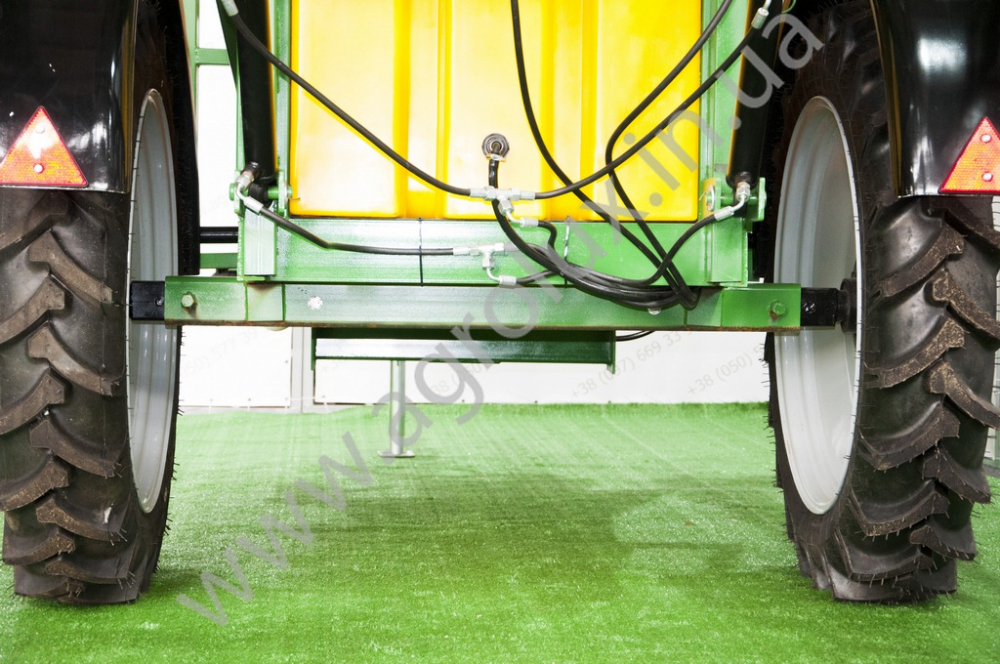 Оприскувач причіпний Вектор-2000 зі штангою 18 м. 1х форсунка Оприскувач причіпний Вектор-2000 зі штангою 18 м. 1х форсунка