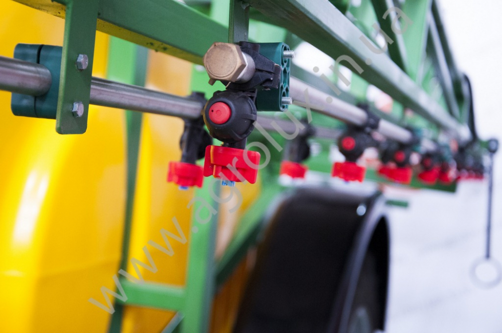 Оприскувач причіпний Вектор-2000 зі штангою 18 м. 1х форсунка Оприскувач причіпний Вектор-2000 зі штангою 18 м. 1х форсунка