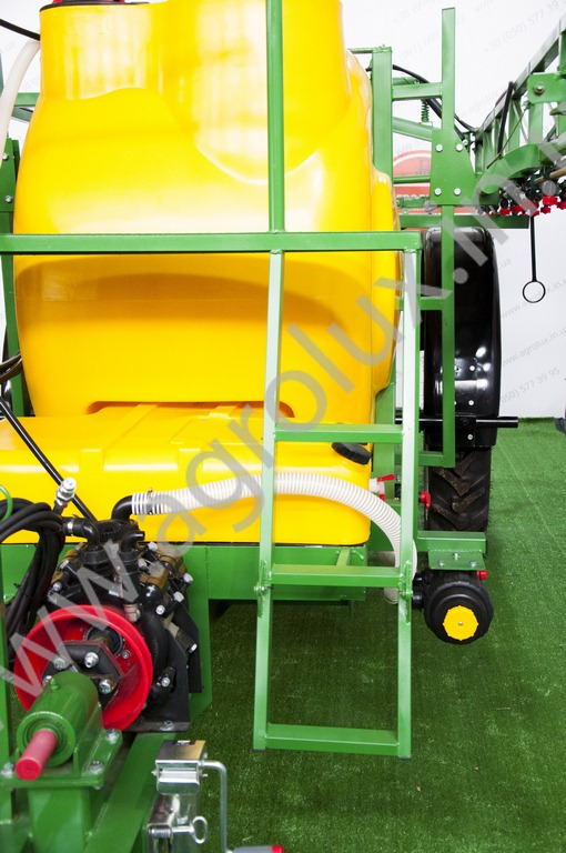 Оприскувач причіпний Вектор-2000 зі штангою 18 м. 1х форсунка Оприскувач причіпний Вектор-2000 зі штангою 18 м. 1х форсунка