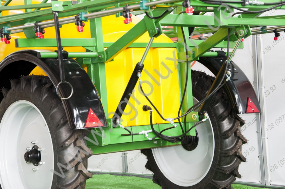 Оприскувач причіпний Вектор-2000 зі штангою 18 м. 1х форсунка Оприскувач причіпний Вектор-2000 зі штангою 18 м. 1х форсунка