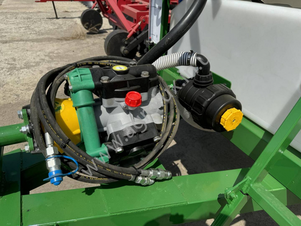 Оприскувач причіпний Polmark-2000 зі штангою 21 м., гідравлічна штанга Оприскувач причіпний Polmark-2000 зі штангою 21 м., гідравлічна штанга