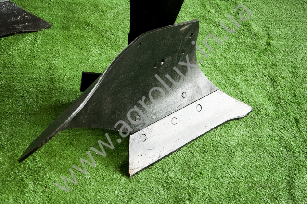 Плуг навісний 3х корпусний ПНБ 3-35 Плуг навісний 3х корпусний ПНБ 3-35