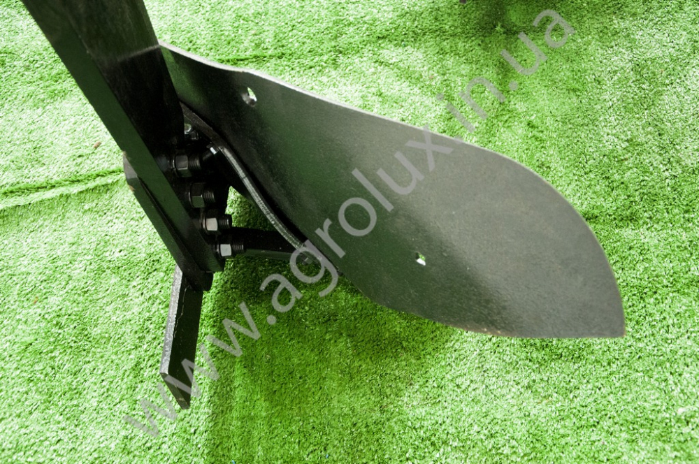 Плуг навісний 3х корпусний ПНБ 3-35 Плуг навісний 3х корпусний ПНБ 3-35