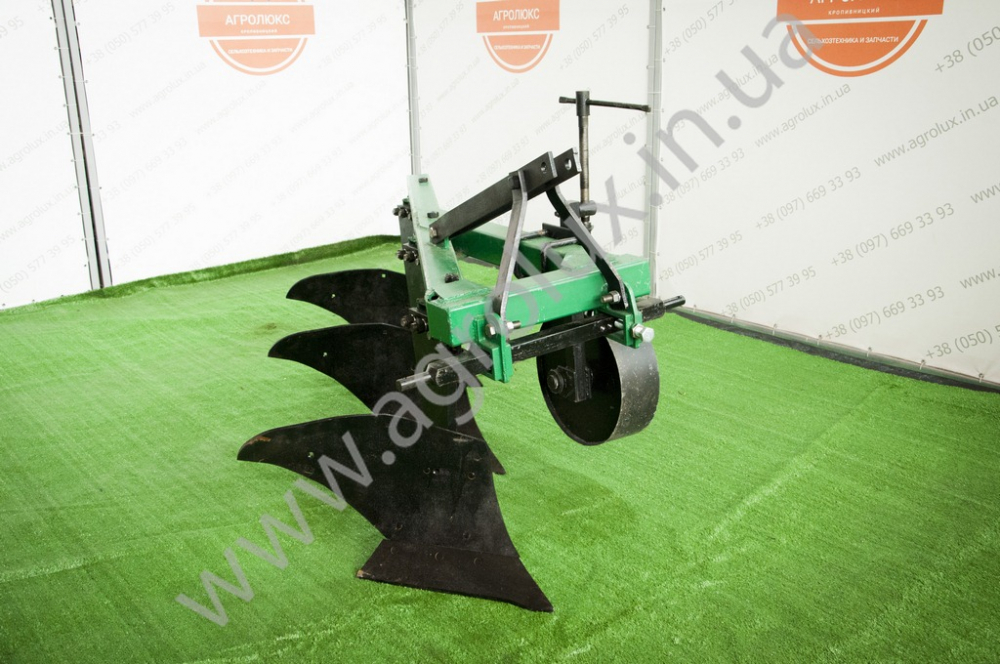 Плуг навісний 3х корпусний ПНБ 3-35 Плуг навісний 3х корпусний ПНБ 3-35