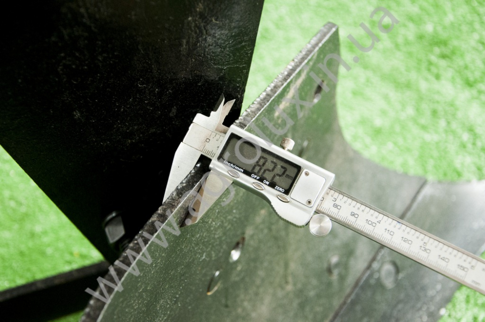 Плуг навісний 3х корпусний ПНБ 3-35 Плуг навісний 3х корпусний ПНБ 3-35