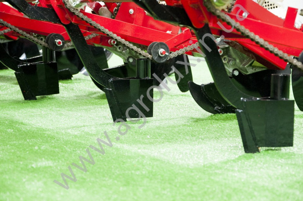 Сівалка пневматична точного висіву УПС-8-01, окремий сошник добрив, Укр. банка пластик Сівалка пневматична точного висіву УПС-8-01, окремий сошник добрив, Укр. банка пластик