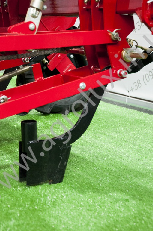 Сівалка пневматична точного висіву УПС-8-01, окремий сошник добрив, Укр. банка пластик Сівалка пневматична точного висіву УПС-8-01, окремий сошник добрив, Укр. банка пластик