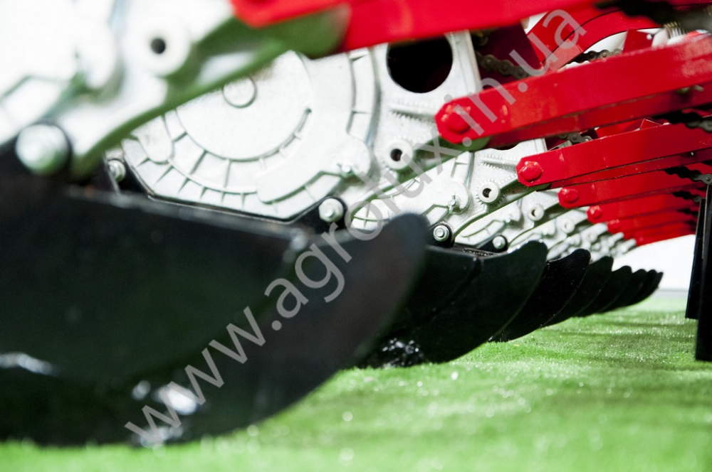 Сівалка пневматична точного висіву УПС-8-01, окремий сошник добрив, Укр. банка пластик Сівалка пневматична точного висіву УПС-8-01, окремий сошник добрив, Укр. банка пластик