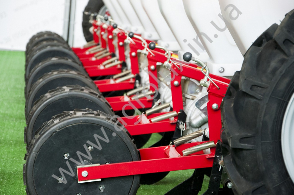 Сівалка пневматична точного висіву УПС-8-02, 16 Сівалка пневматична точного висіву УПС-8-02, 16