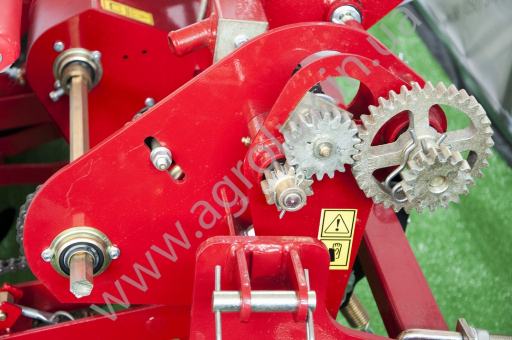 Сівалка пневматична точного висіву УПС-8-03, 16 Сівалка пневматична точного висіву УПС-8-03, 16