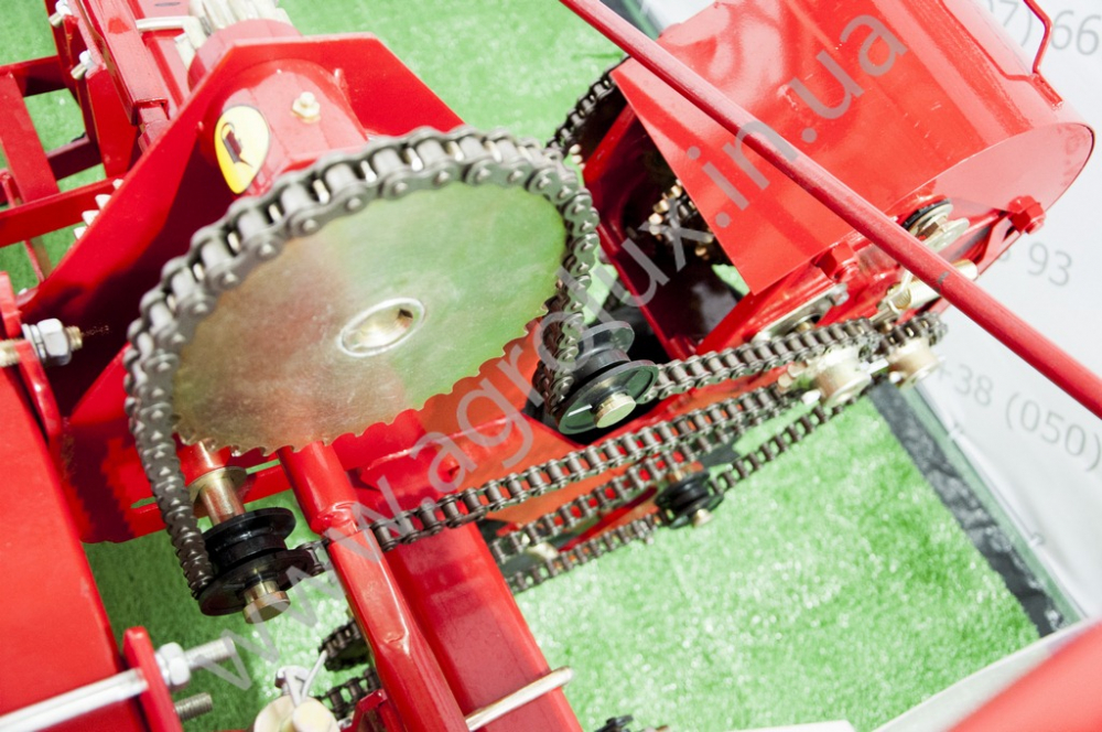 Сівалка пневматична точного висіву УПС-6-01, окремий сошник добрив Сівалка пневматична точного висіву УПС-6-01, окремий сошник добрив