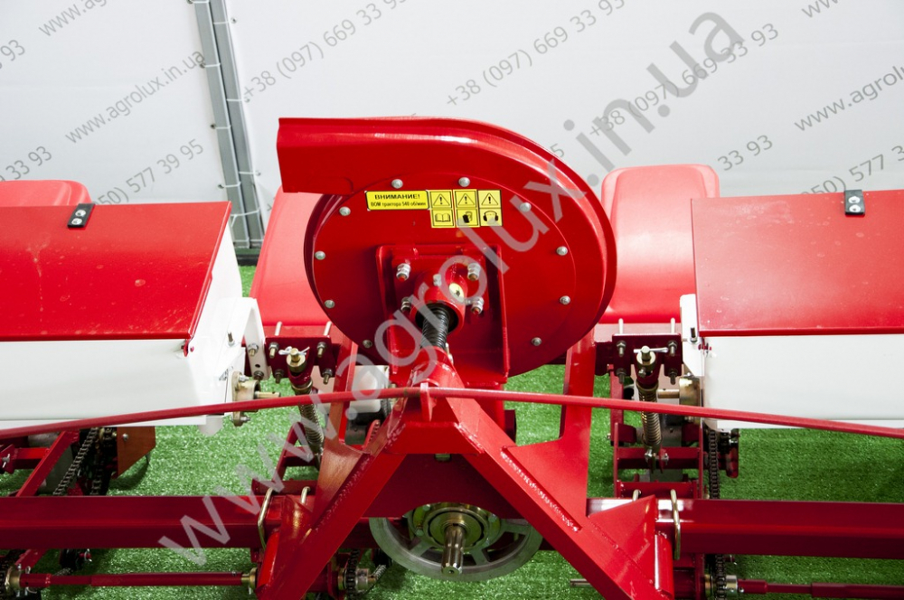 Сівалка пневматична точного висіву УПС-6-01, окремий сошник добрив Сівалка пневматична точного висіву УПС-6-01, окремий сошник добрив