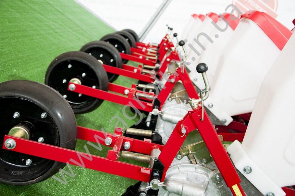 Сівалка пневматична точного висіву УПС-6-01, окремий сошник добрив Сівалка пневматична точного висіву УПС-6-01, окремий сошник добрив