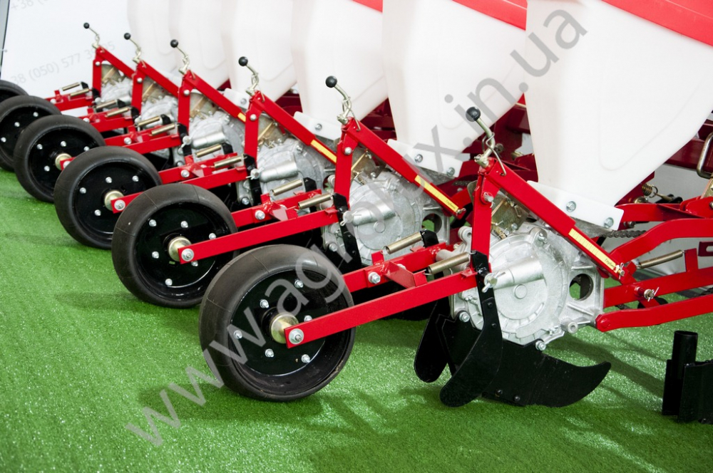 Сівалка пневматична точного висіву УПС-6-01, окремий сошник добрив Сівалка пневматична точного висіву УПС-6-01, окремий сошник добрив