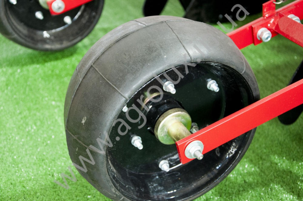 Сівалка пневматична точного висіву УПС-6-01, окремий сошник добрив Сівалка пневматична точного висіву УПС-6-01, окремий сошник добрив