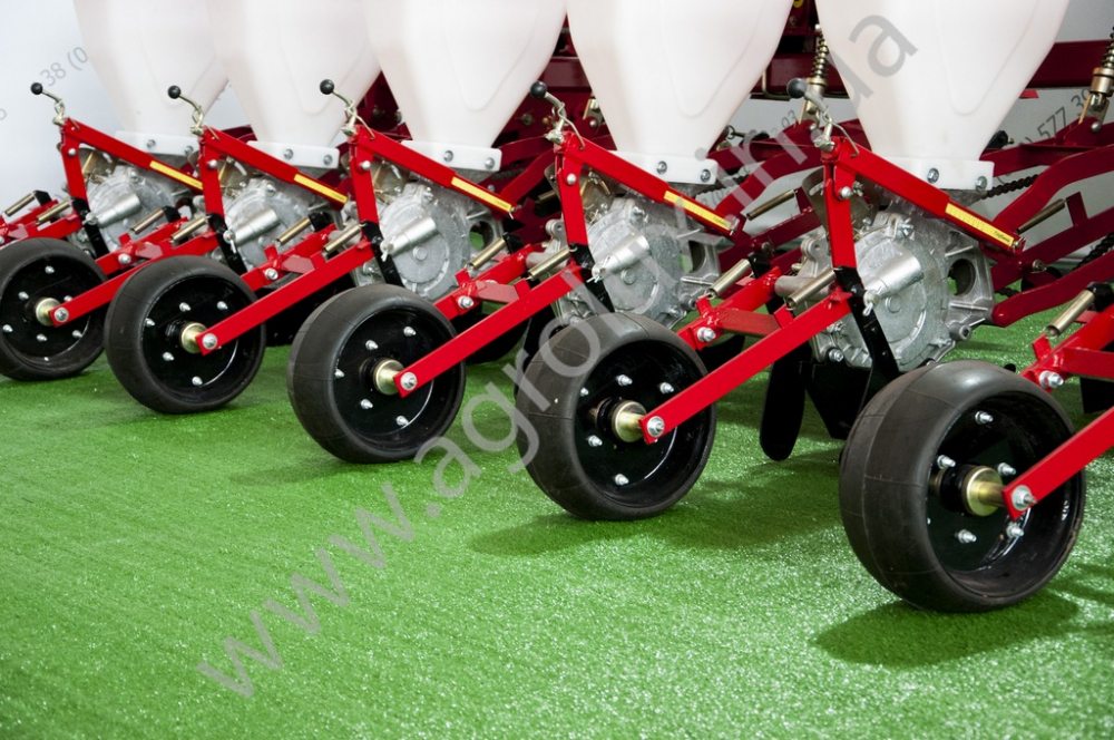 Сівалка пневматична точного висіву УПС-6-01, окремий сошник добрив Сівалка пневматична точного висіву УПС-6-01, окремий сошник добрив