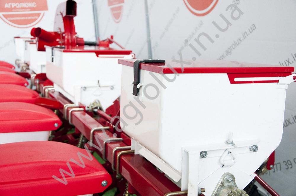 Сівалка пневматична точного висіву УПС-6-01, окремий сошник добрив Сівалка пневматична точного висіву УПС-6-01, окремий сошник добрив