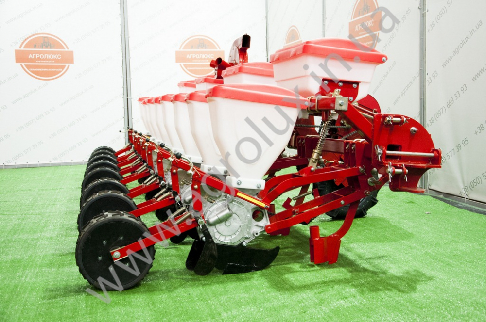 Сівалка пневматична точного висіву Веста УПС-8-01, окремий сошник добрив, прикатуючі колеса широкі ялинкою Сівалка пневматична точного висіву Веста УПС-8-01, окремий сошник добрив, прикатуючі колеса широкі ялинкою