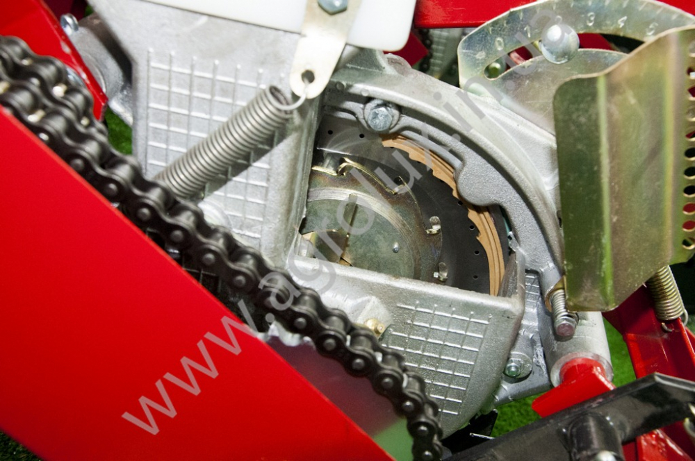 Сівалка пневматична точного висіву Веста УПС-8-01, окремий сошник добрив, прикатуючі колеса широкі ялинкою Сівалка пневматична точного висіву Веста УПС-8-01, окремий сошник добрив, прикатуючі колеса широкі ялинкою