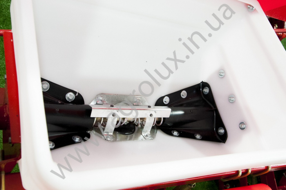 Сівалка пневматична точного висіву Веста УПС-8-01, окремий сошник добрив, прикатуючі колеса широкі ялинкою Сівалка пневматична точного висіву Веста УПС-8-01, окремий сошник добрив, прикатуючі колеса широкі ялинкою