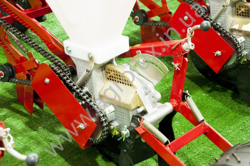 Сівалка пневматична точного висіву Веста УПС-8-01, окремий сошник добрив, прикатуючі колеса широкі ялинкою Сівалка пневматична точного висіву Веста УПС-8-01, окремий сошник добрив, прикатуючі колеса широкі ялинкою