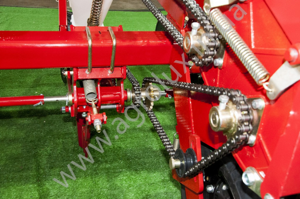 Сівалка пневматична точного висіву Веста УПС-8-01, окремий сошник добрив, прикатуючі колеса широкі ялинкою Сівалка пневматична точного висіву Веста УПС-8-01, окремий сошник добрив, прикатуючі колеса широкі ялинкою