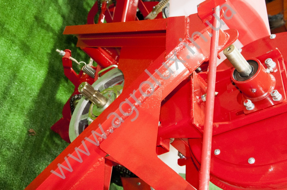 Сівалка пневматична точного висіву Веста УПС-8-01, окремий сошник добрив, прикатуючі колеса широкі ялинкою Сівалка пневматична точного висіву Веста УПС-8-01, окремий сошник добрив, прикатуючі колеса широкі ялинкою