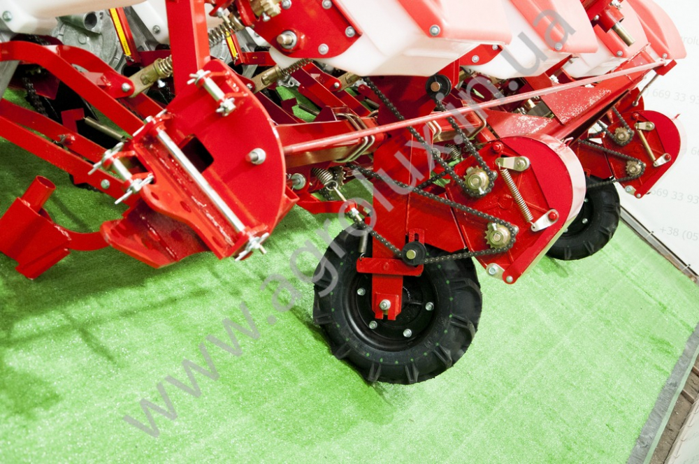 Сівалка пневматична точного висіву Веста УПС-8-01, окремий сошник добрив, прикатуючі колеса широкі ялинкою Сівалка пневматична точного висіву Веста УПС-8-01, окремий сошник добрив, прикатуючі колеса широкі ялинкою