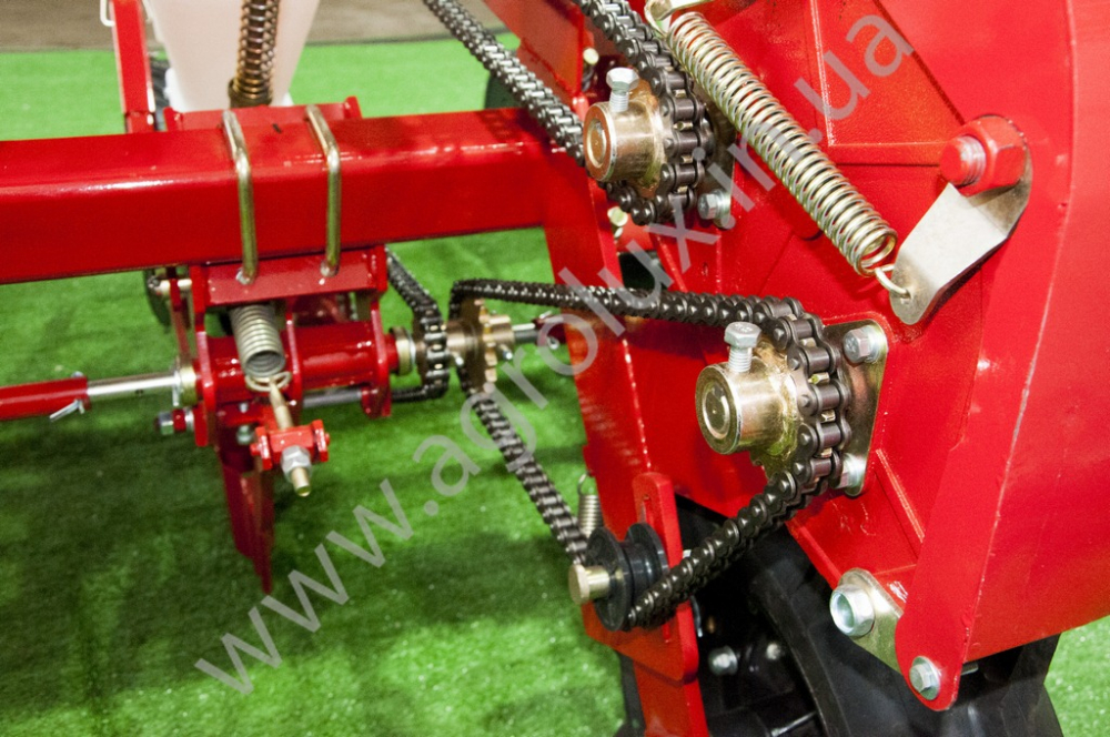 Сівалка пневматична точного висіву Веста УПС-8-01, окремий сошник добрив, прикатуючі колеса широкі ялинкою Сівалка пневматична точного висіву Веста УПС-8-01, окремий сошник добрив, прикатуючі колеса широкі ялинкою