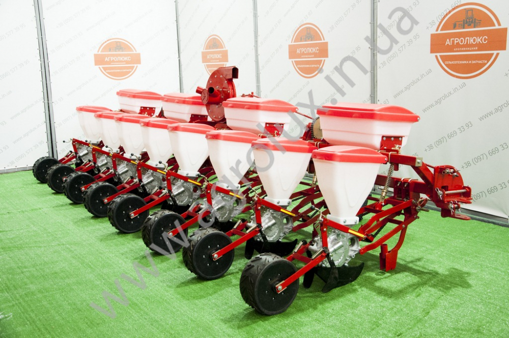 Сівалка пневматична точного висіву Веста УПС-8-01, окремий сошник добрив, прикатуючі колеса широкі ялинкою Сівалка пневматична точного висіву Веста УПС-8-01, окремий сошник добрив, прикатуючі колеса широкі ялинкою