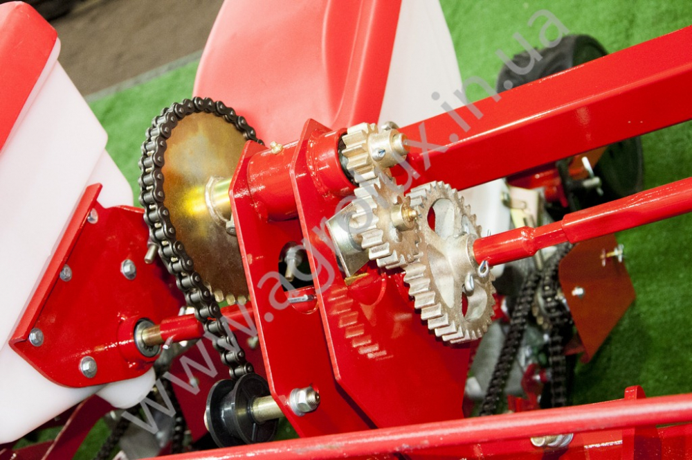 Сівалка пневматична точного висіву Веста УПС-8-01, окремий сошник добрив, прикатуючі колеса широкі ялинкою Сівалка пневматична точного висіву Веста УПС-8-01, окремий сошник добрив, прикатуючі колеса широкі ялинкою