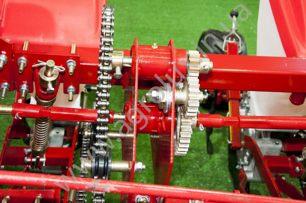 Сівалка пневматична точного висіву Веста УПС-8-01, окремий сошник добрив, прикатуючі колеса широкі ялинкою Сівалка пневматична точного висіву Веста УПС-8-01, окремий сошник добрив, прикатуючі колеса широкі ялинкою