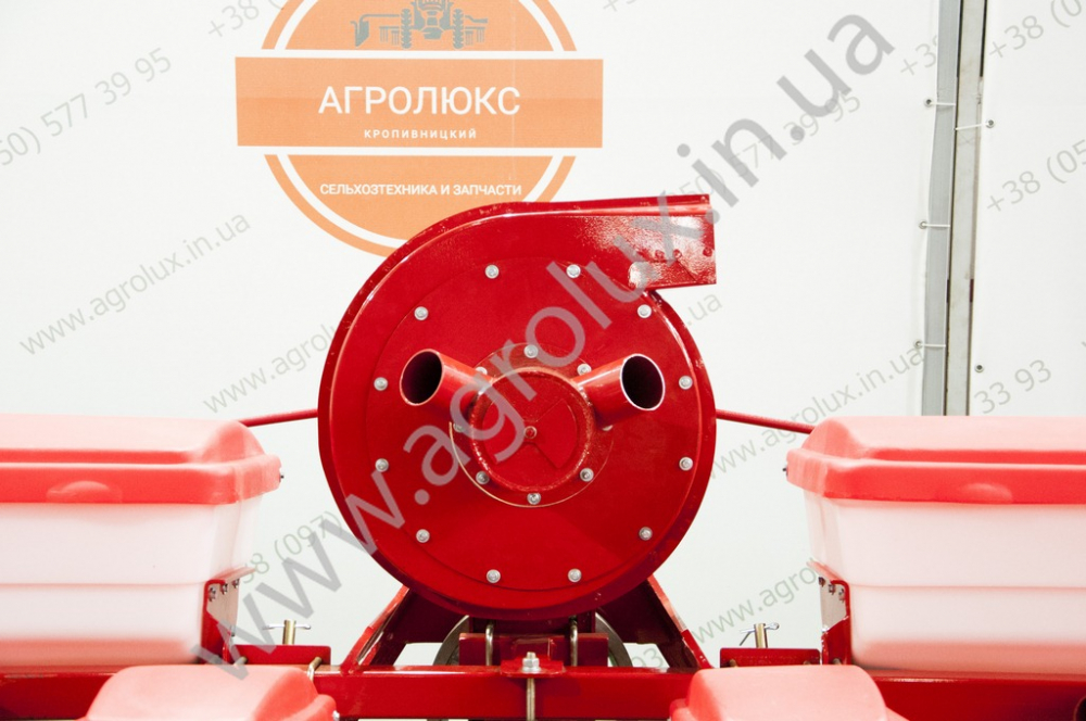 Сівалка пневматична точного висіву Веста УПС-8-01, окремий сошник добрив, прикатуючі колеса широкі ялинкою Сівалка пневматична точного висіву Веста УПС-8-01, окремий сошник добрив, прикатуючі колеса широкі ялинкою