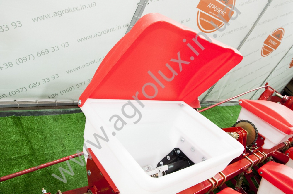 Сівалка пневматична точного висіву Веста УПС-8-01, окремий сошник добрив, прикатуючі колеса широкі ялинкою Сівалка пневматична точного висіву Веста УПС-8-01, окремий сошник добрив, прикатуючі колеса широкі ялинкою