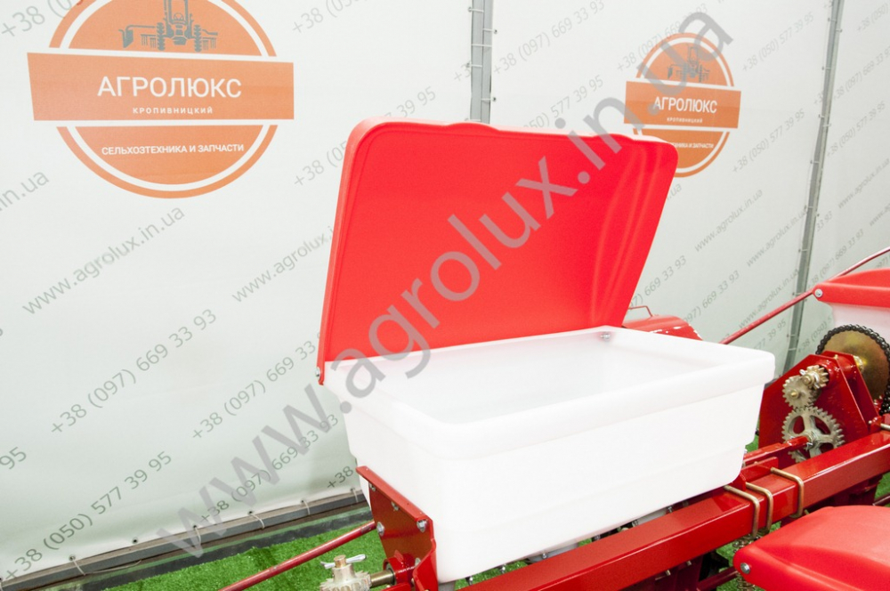 Сівалка пневматична точного висіву Веста УПС-8-01, окремий сошник добрив, прикатуючі колеса широкі ялинкою Сівалка пневматична точного висіву Веста УПС-8-01, окремий сошник добрив, прикатуючі колеса широкі ялинкою