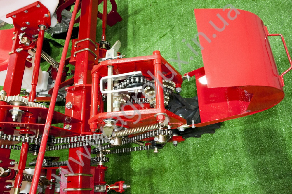 Сівалка пневматична точного висіву Веста УПС-8-01, окремий сошник добрив, прикатуючі колеса широкі ялинкою Сівалка пневматична точного висіву Веста УПС-8-01, окремий сошник добрив, прикатуючі колеса широкі ялинкою