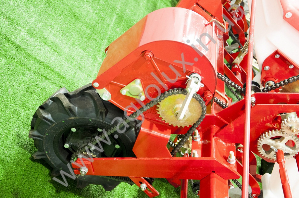 Сівалка пневматична точного висіву Веста УПС-8-01, окремий сошник добрив, прикатуючі колеса широкі ялинкою Сівалка пневматична точного висіву Веста УПС-8-01, окремий сошник добрив, прикатуючі колеса широкі ялинкою