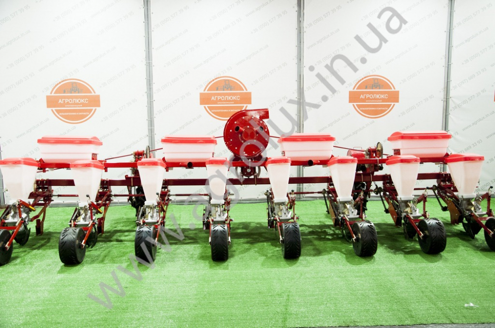 Сівалка пневматична точного висіву Веста УПС-8-01, окремий сошник добрив, прикатуючі колеса широкі ялинкою Сівалка пневматична точного висіву Веста УПС-8-01, окремий сошник добрив, прикатуючі колеса широкі ялинкою