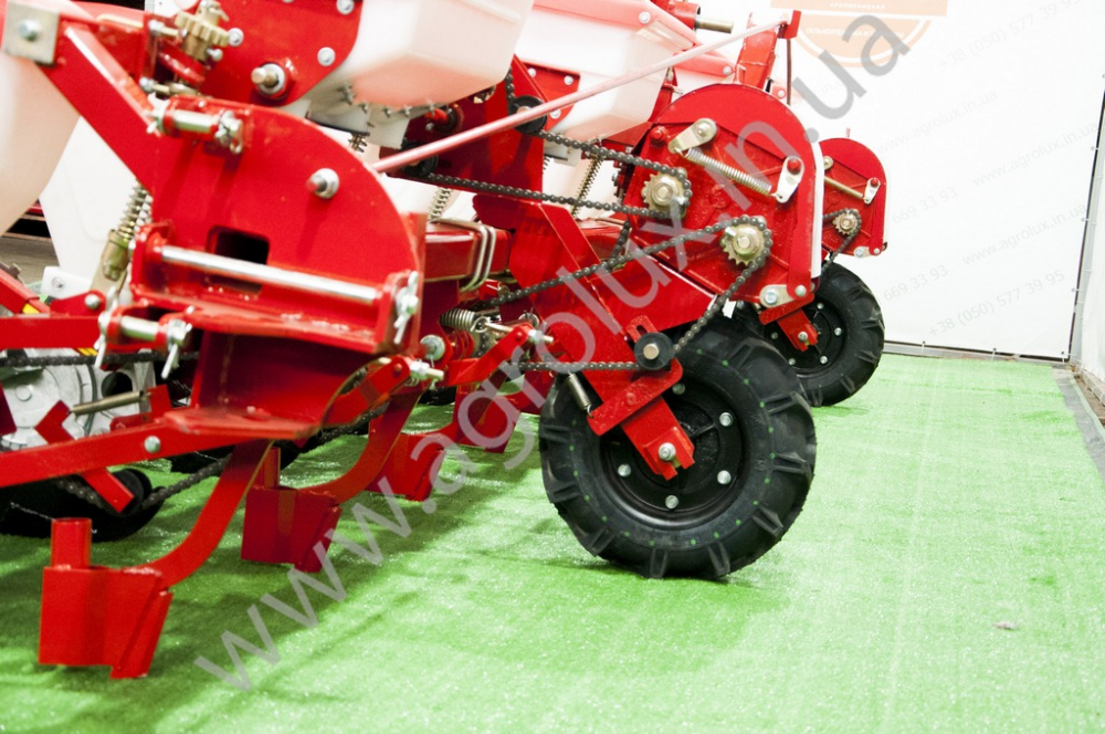 Сівалка пневматична точного висіву Веста УПС-8-01, окремий сошник добрив, прикатуючі колеса широкі ялинкою Сівалка пневматична точного висіву Веста УПС-8-01, окремий сошник добрив, прикатуючі колеса широкі ялинкою