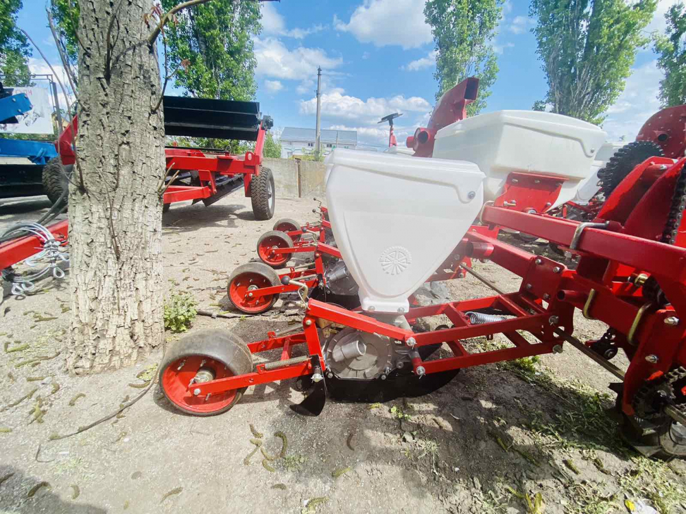 Сівалка точного висіву СУ-4-01 модернізована Сівалка точного висіву СУ-4-01 модернізована