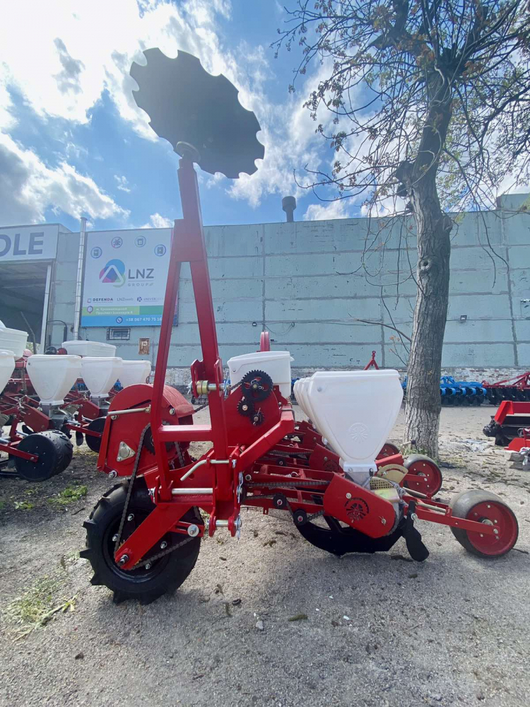 Сівалка точного висіву СУ-4-01 модернізована Сівалка точного висіву СУ-4-01 модернізована