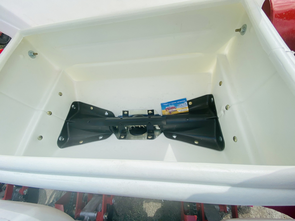 Сівалка точного висіву СУ-4-01 модернізована Сівалка точного висіву СУ-4-01 модернізована