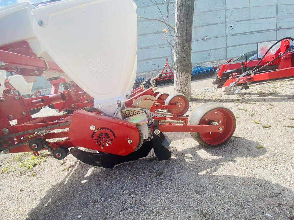 Сівалка точного висіву СУ-4-01 модернізована Сівалка точного висіву СУ-4-01 модернізована