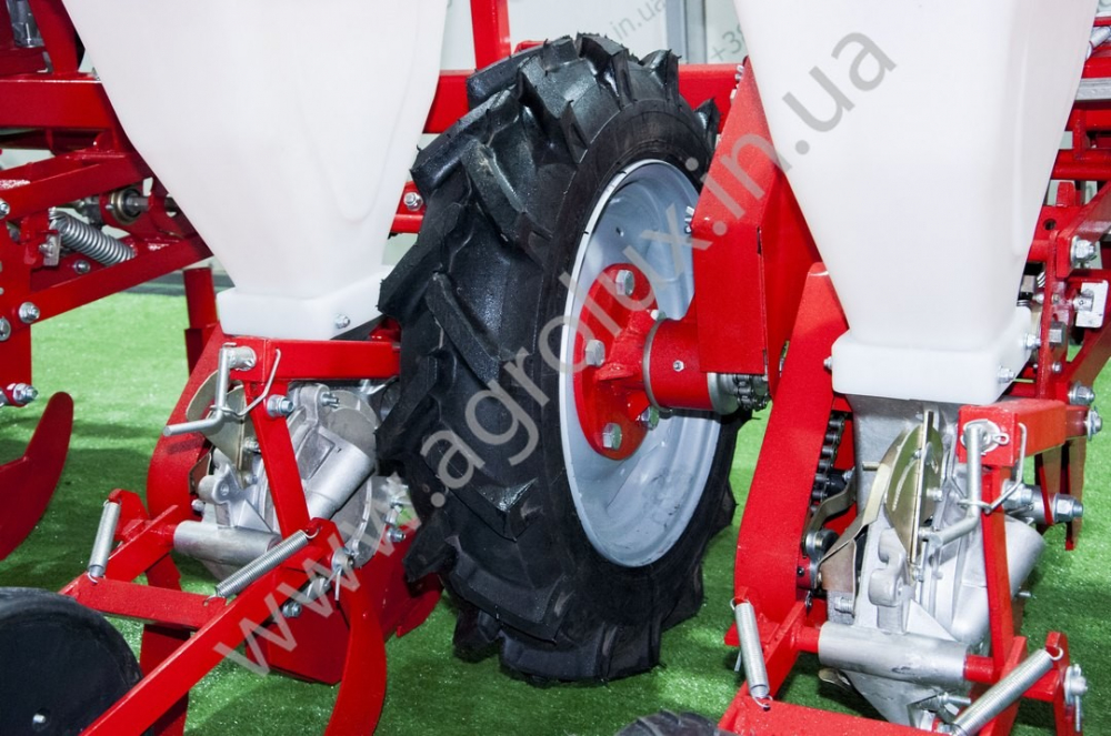 Сівалка точного висіву СПУ-8 (УПС 8) Сівалка точного висіву СПУ-8 (УПС 8)