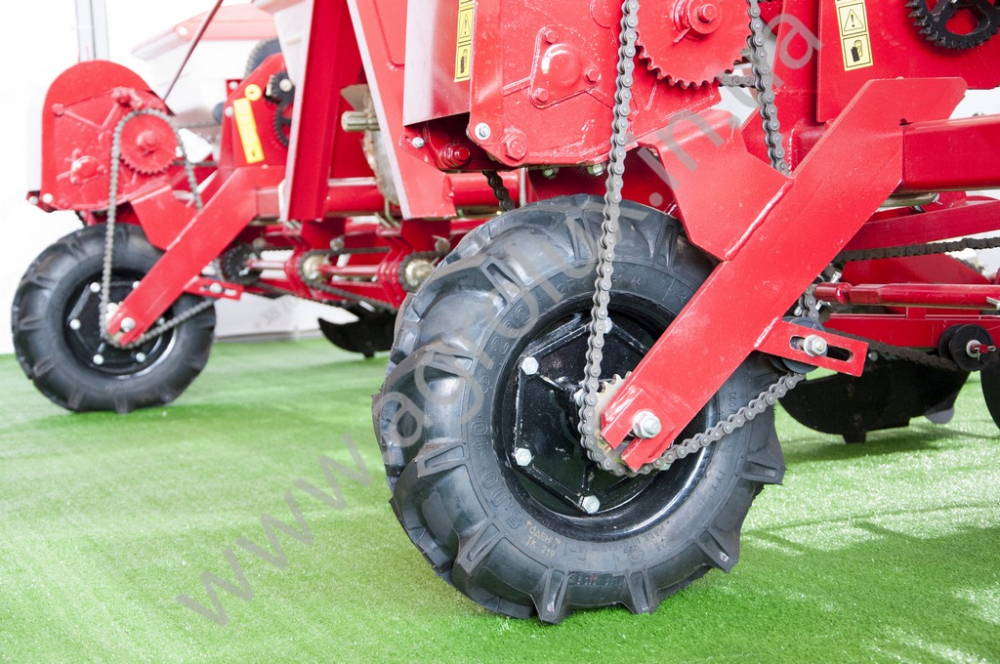 Сівалка точного висіву Веста 8 (УПС-8) модернізована Сівалка точного висіву Веста 8 (УПС-8) модернізована